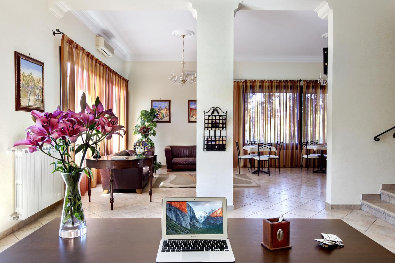 Hotel Terra Degli Elimi 3*