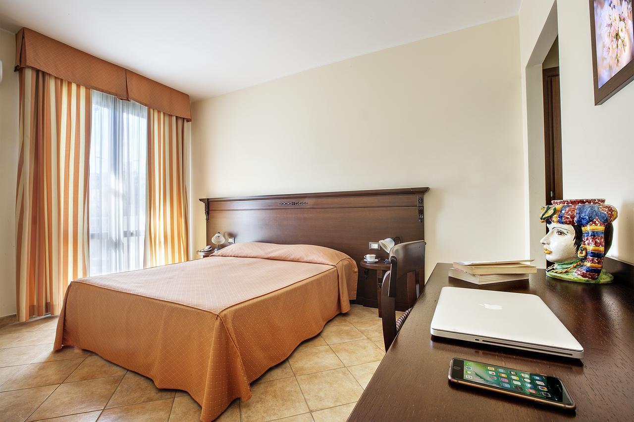 Hotel Terra Degli Elimi 3*